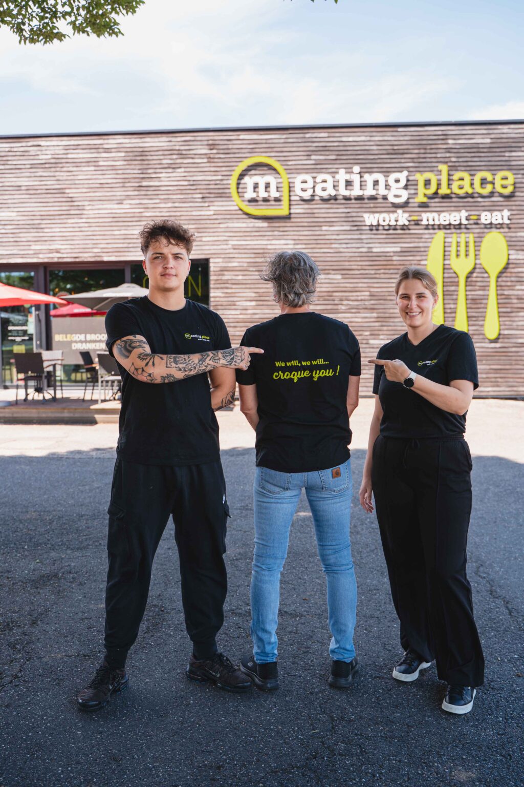 m-eating-place-300625-©-wolfish-94